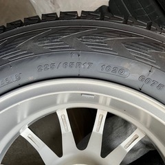 YOKOHAMA　冬用タイヤ　スタッドレスタイヤの画像