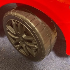 マセラティ　赤い手押し車　室内使用の画像