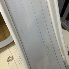 子供用ブランコと滑り台の画像