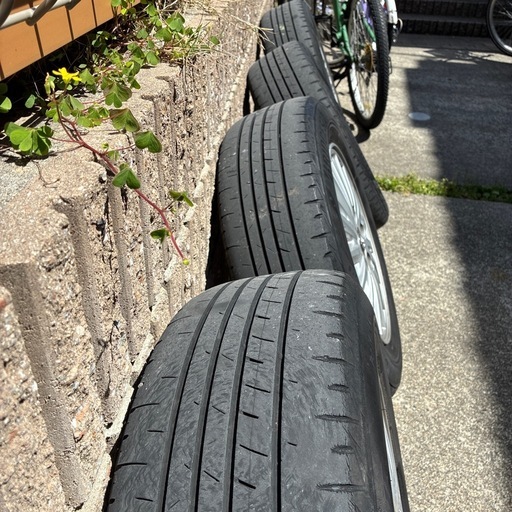 商談中 トヨタノア　ハイブリッド　ホイル