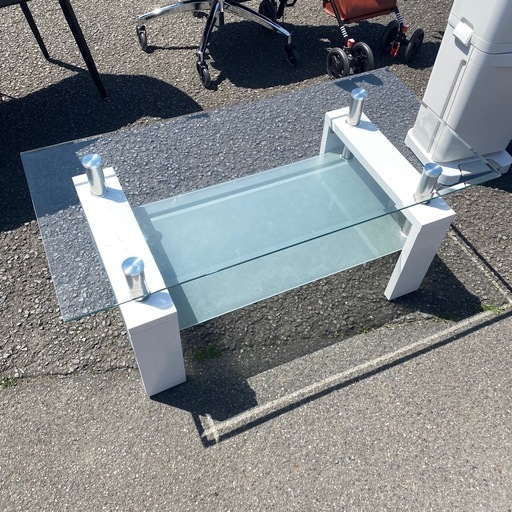 ?中古家具は朝霞市の当店へ‼️おしゃれガラステーブルセンター 