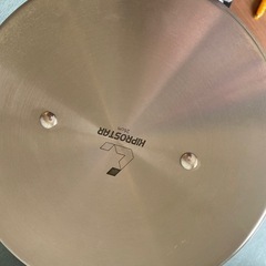 【商品名】IH寸胴鍋(蓋付)【型式】IH26 【サイズ】内径260mm 外径275×高さ266mm　底径243mm 【板厚】0.8mm 【容量】約14.0Ｌ　約2.7kgの画像