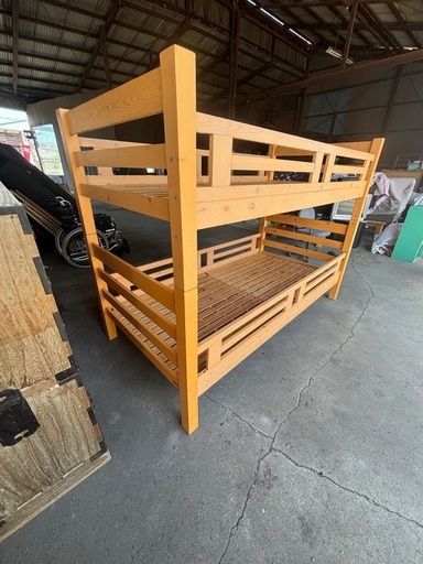 中古の二段ベッドになります、
