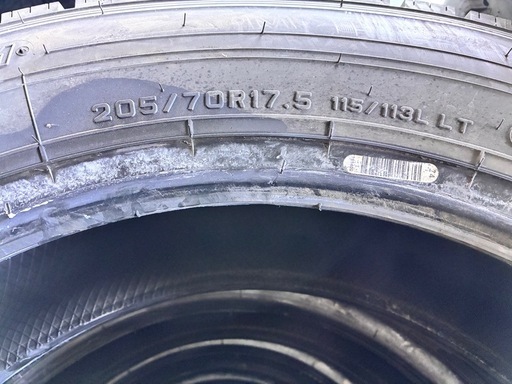 夏タイヤ205/70R17.5バリ目