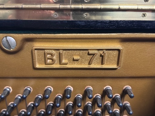 ハイグレードモデルアップライトピアノ　カワイBL71