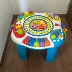 つかまり立ちテーブル玩具の画像