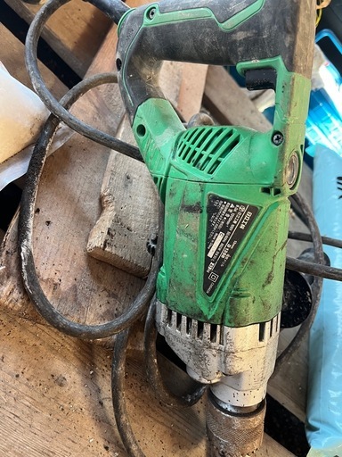 HITACHI 電動ドリル？