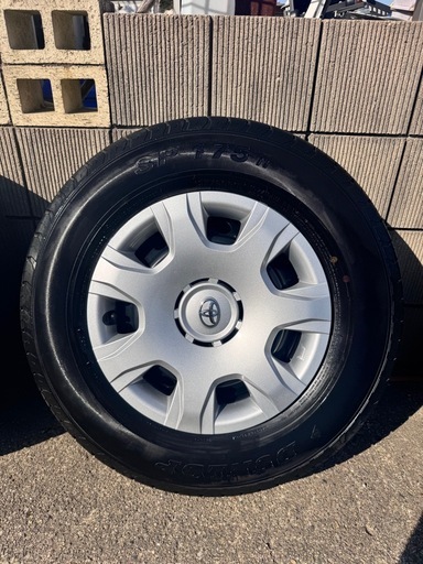 ハイエース純正タイヤホイール(19日曜日までの価格値下げ)