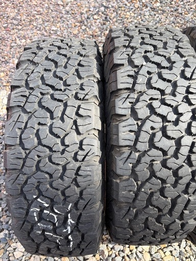 車のパーツ 215/65R16 BFGoodrich