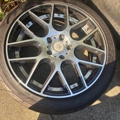 
ホイールとタイヤセットの画像