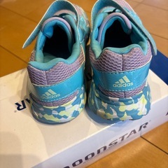 adidasスニーカー子供の画像