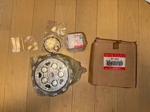 スズキ EN125 GN125 クラッチハウジングASSY 純正 新品 未使用 オイルフィルター付