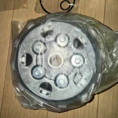 スズキ EN125 GN125 クラッチハウジングASSY 純正 新品 未使用 オイルフィルター付の画像