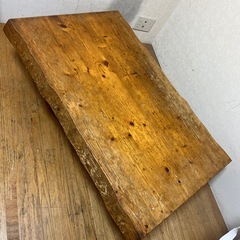 木製テーブルの画像