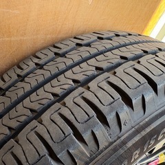 キャンピングカー用のタイヤ&ホイール4本セットの画像
