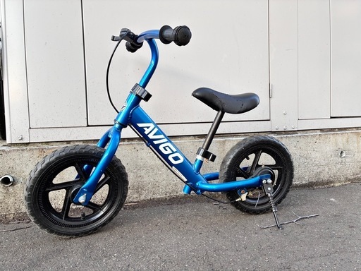 AVIGO トレーニングバイクスタンド付きブレーキ付きキックバイク (さの