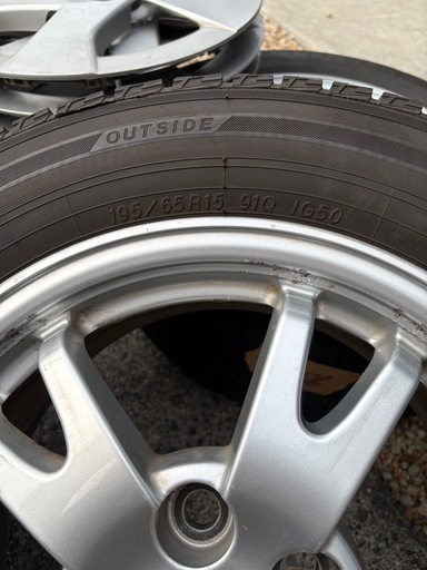 （受渡し決まりました）スタッドレスタイヤ　195/65 R15 