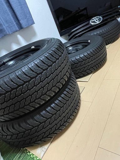 ハイラックス　ホイールタイヤ4本セット