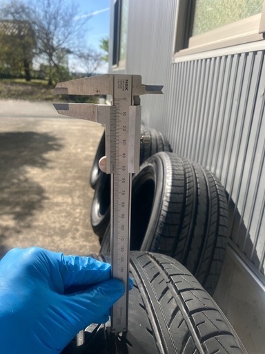 ヨコハマタイヤ225/55R18 バリ溝 (ヒロ) 下立口のタイヤ、ホイールの 