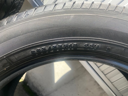 ヨコハマタイヤ225/55R18 バリ溝 (ヒロ) 下立口のタイヤ、ホイールの 