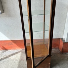 レトロ　　ガラスの飾り棚の画像