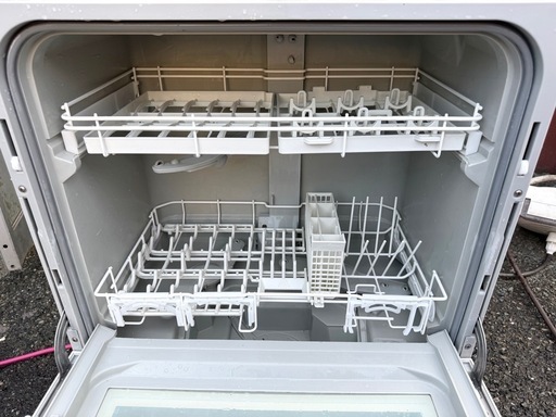 ●電気食器洗い乾燥機 Panasonic / NP-TH4-W