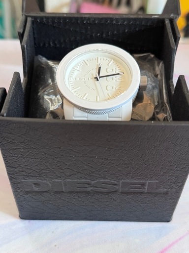 ディーゼルDIESEL腕時計 純白 美品