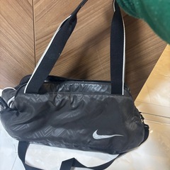 【NIKE バッグ】ななめがけ・手持ち両方OK／スポーツ用にも◎の画像