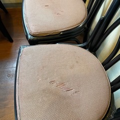椅子30脚、テーブル4個の画像