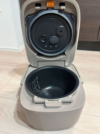 【美品】ZOJIRUSHI NW-PV10-TZ 圧力IH炊飯ジャー 炎舞炊き 5.5合炊き [グレイッシュブラウン]