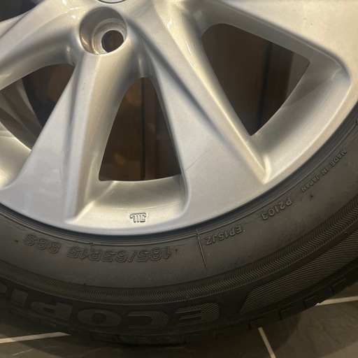 アクア装着トヨタ純正アルミホイール　185/65R15 4本セット