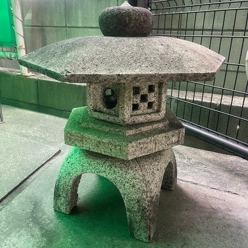 御影石　灯篭　高さ65cm 傘径60cm