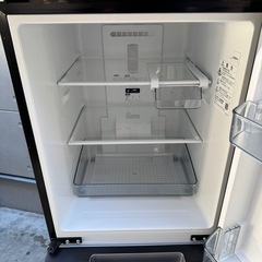 122⭐️2022年製美品★シャープ　冷蔵庫　黒　ブラック　右、左開き　一人暮らしの画像