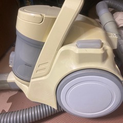 ニトリ　サイクロンクリーナー　掃除機　VCS33A15X 紙パック式掃除機 キャニスターの画像