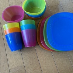 おもちゃのキッチンセットと食材セットの画像
