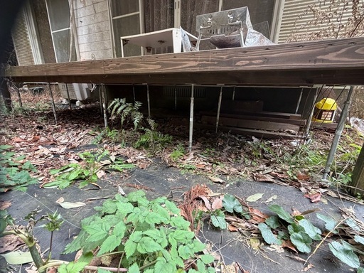 約3年☆ウッドデッキ☆解体も込みで持って行ってくれる方☆ほとんどデッキに出てないので綺麗にすれば状態は良いと思います！
