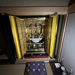 豪華な仏壇の画像
