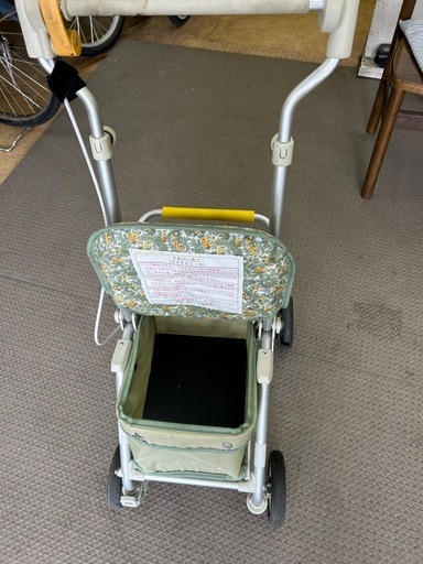 コンパクトタイプのシルバーカー（歩行補助車