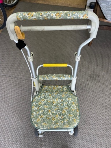 コンパクトタイプのシルバーカー（歩行補助車