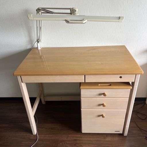 勉強机 (ドーモ) 芦屋のテーブル《学習机》の中古あげます・譲ります 
