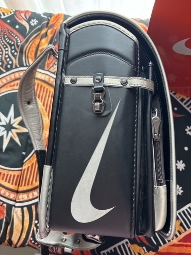 ランドセルNIKE 黒×シルバー