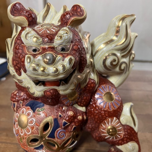 九谷焼 玉獅子 陶器製 唐獅子 獅子 シーサー 狛犬 工芸品 色絵 金彩 オブジェ 飾り物 置物 縁起物 厄除け 風水 美術品 骨董