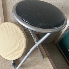 至急❗️折り畳み丸イスの画像