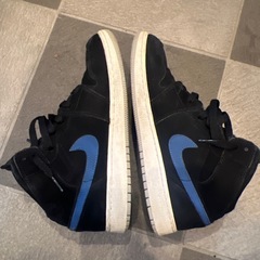ナイキNIKE ジョーダン　ミッド　ブラックレッド　ブラックブルー　スニーカーの画像