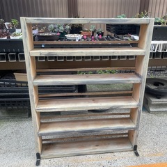 多肉植物などに　木の棚　の画像