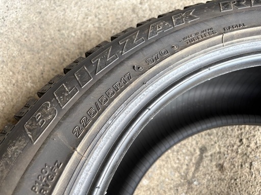BS REVO GZ 225/55R17 4本 8-9分山 アルファードセルシオフーガ 古いけど極上の溝 冬タイヤ BS REVO GZ 225/55R17 4本 8-9分山 アルファードセルシオフーガ 古いけど