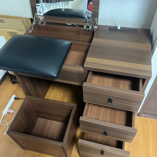 LEDライト付きドレッサー