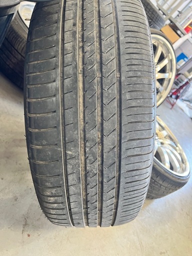 カールソン 20インチ 9.5j通し 114.3 カールソン 20×9.5J +40 PCD114.3 5穴 245/40R20 - メルカリ