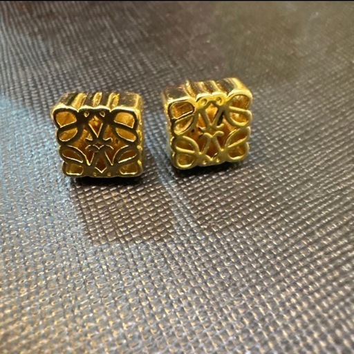 アナグラム　ピアス　ゴールド