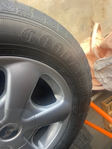 新品　スタッドレス　GOOD YEAR  205/65/R15